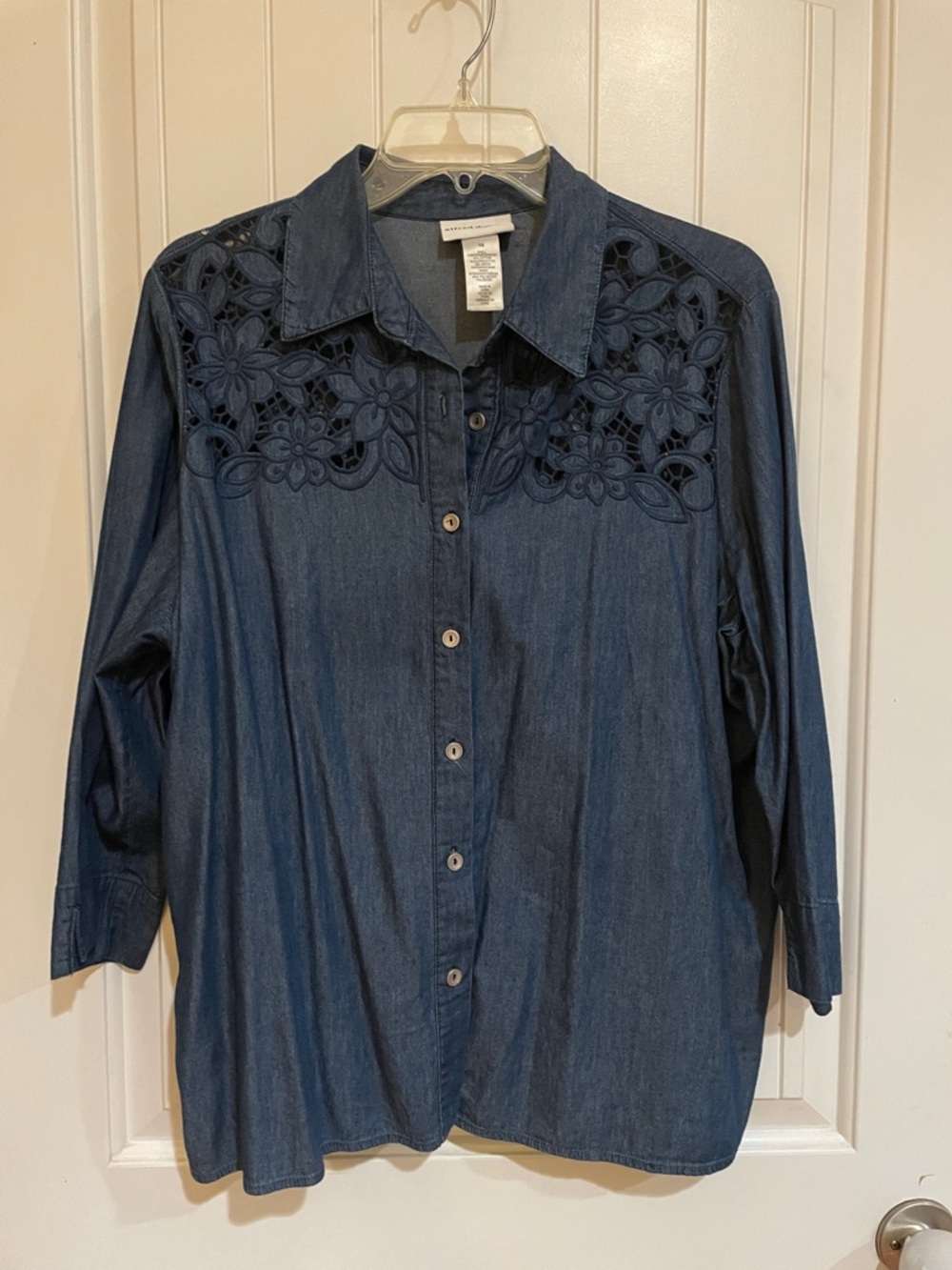 Alfred Dunner size 16 light denim button up top